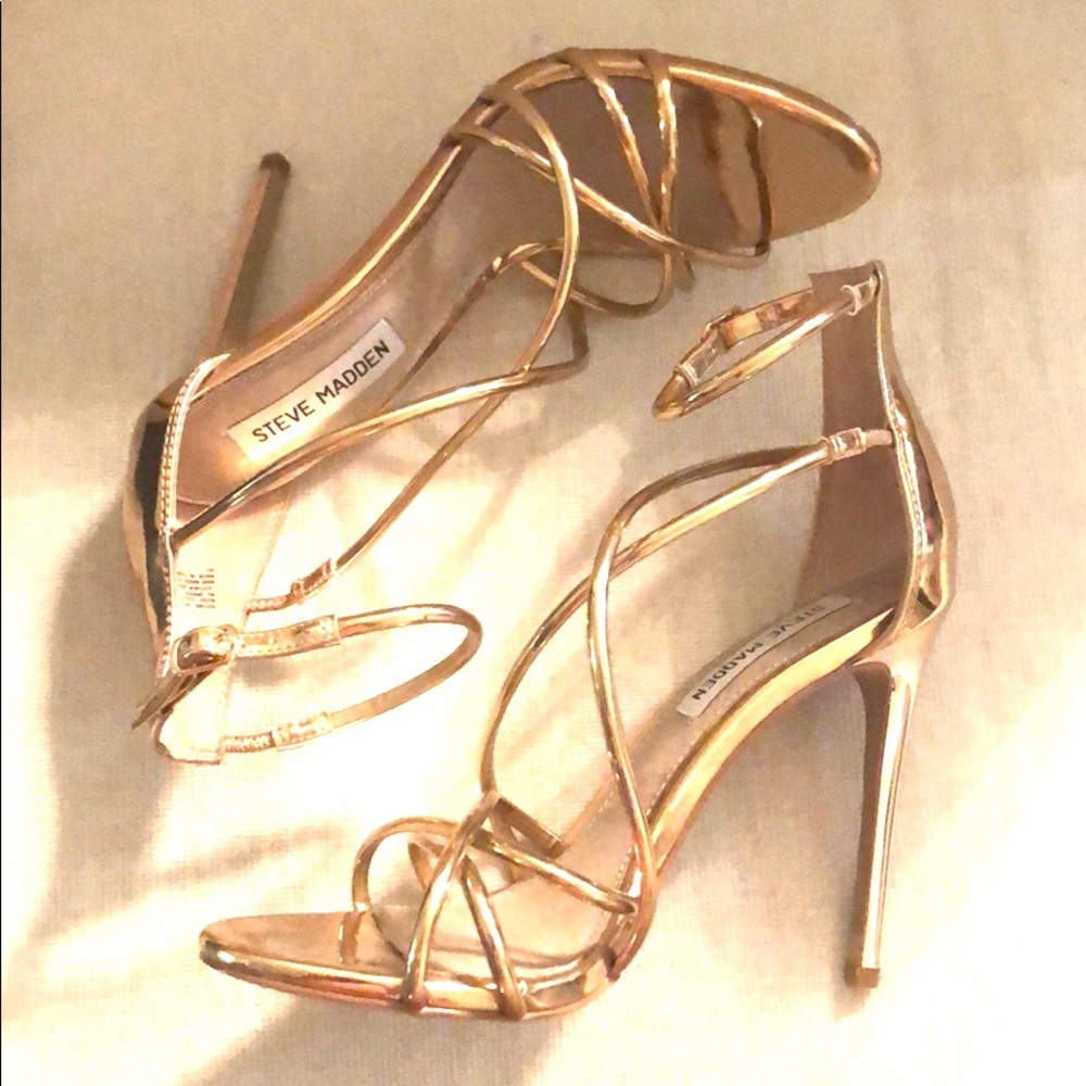 STEVE MADDEN ‘Satire’ Rose Gold Sandals - Picture 3 of 13